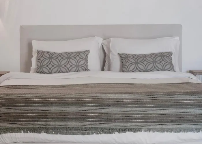 Mando Pool W Sea Views - Five Bedrooms *