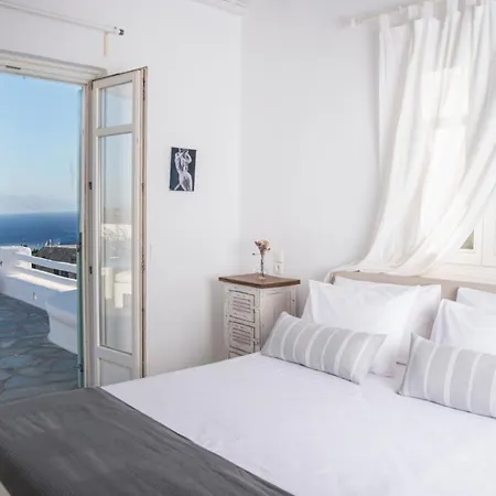 Mando Villa *