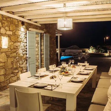 Mando Villa *