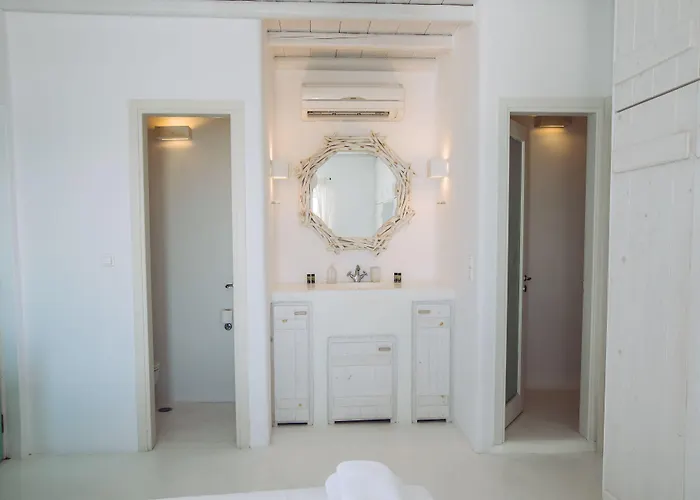 Mando Pool W Sea Views - Five Bedrooms Super Paradise Beach (Mykonos)